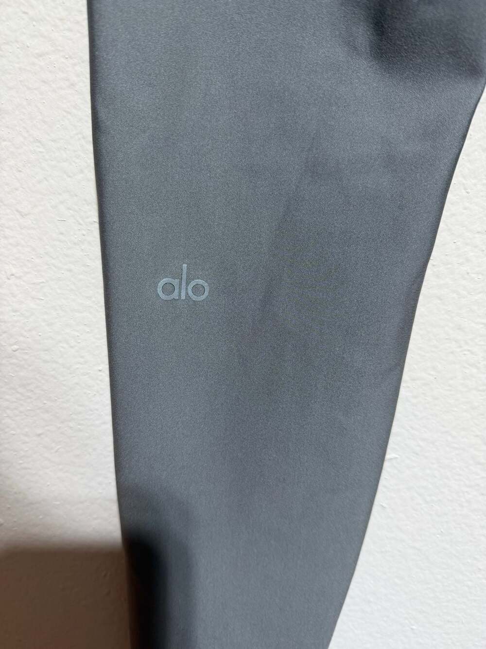 Women’s ALO High Waist Airlift Legging - Picture 3 of 5